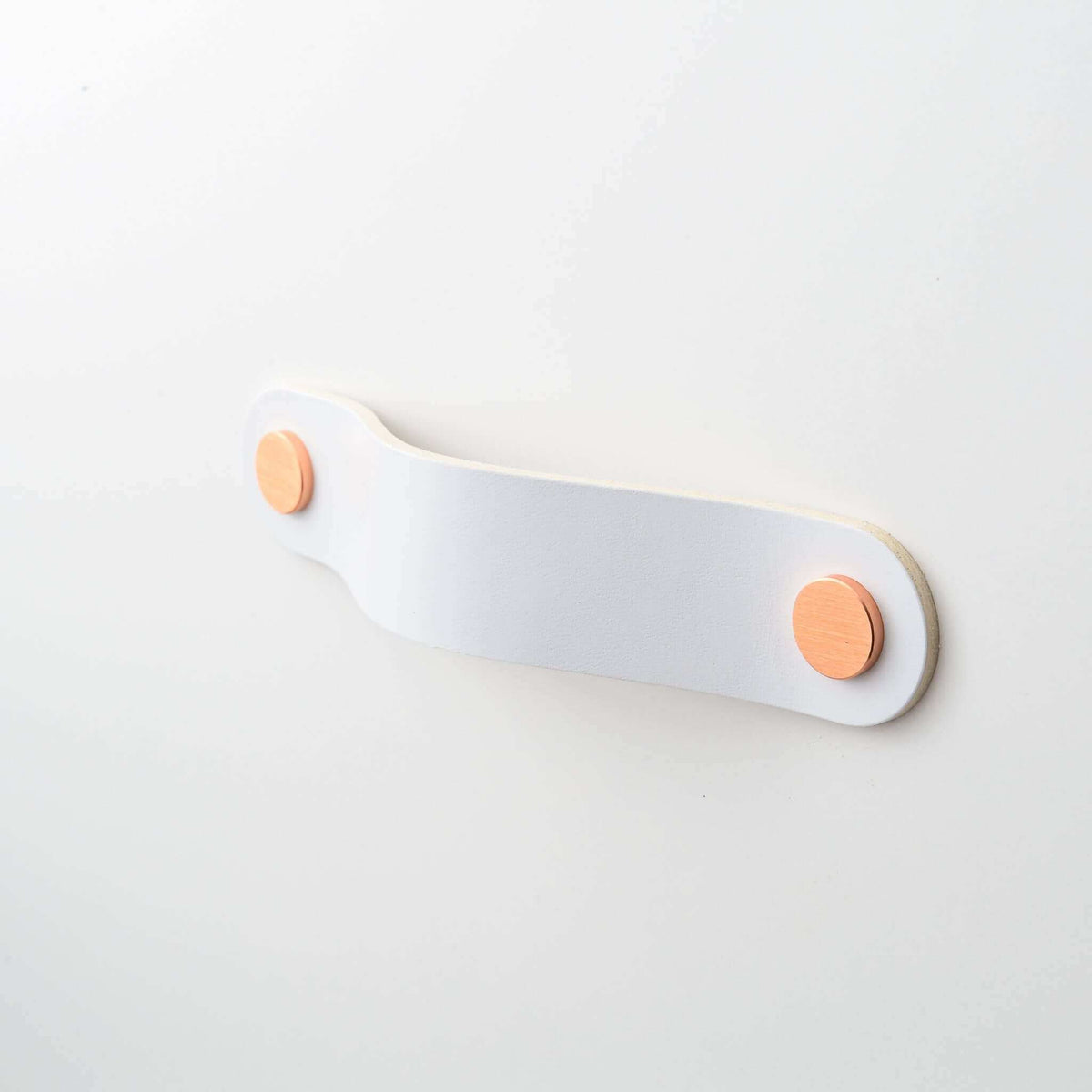 white large rounded handle leather drawer pulls, leather cabinet pulls, leather pulls, Ledergriffe, poignees cuir