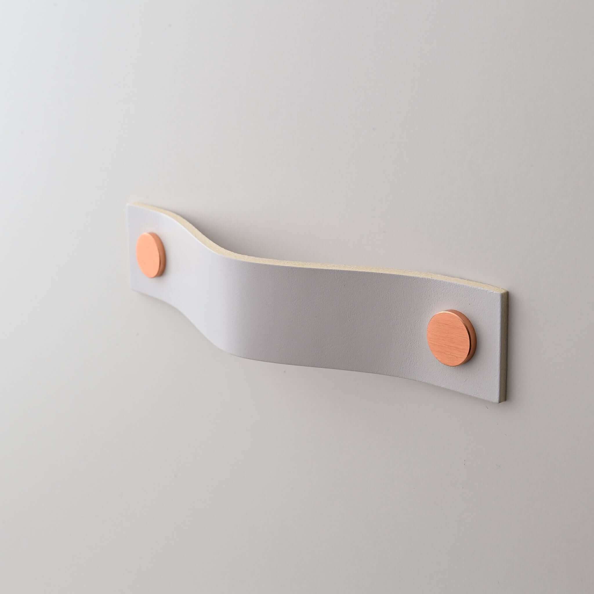 witte grote rechte handgrepen van leer voor lades, handgrepen van leer voor kasten, handgrepen van leer, Ledergriffe, poignees cuir