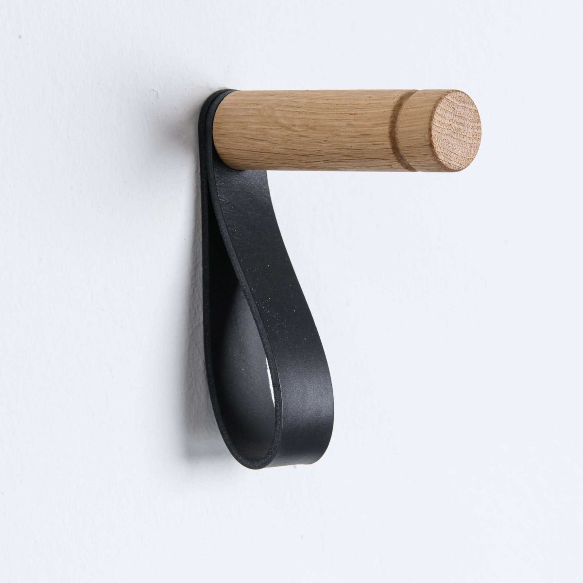 Oak wood wall hook with leather strap