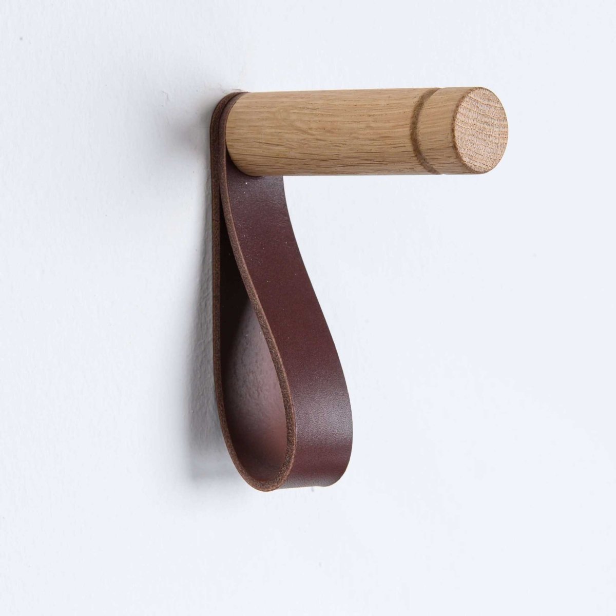 Oak wood wall hook with leather strap