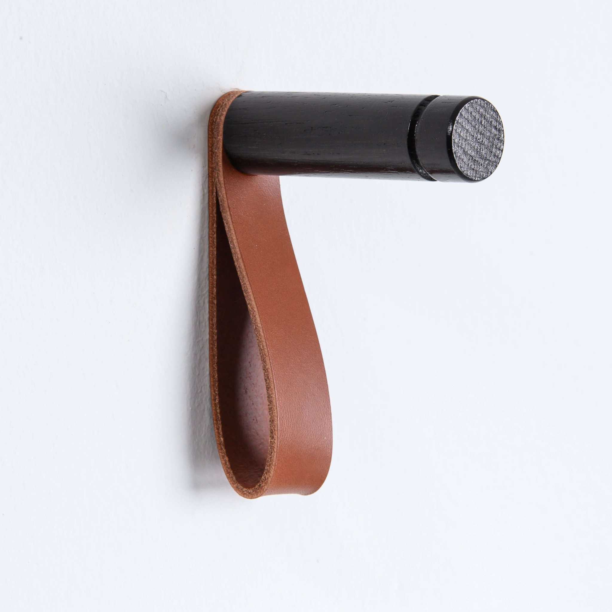wandhaak met leren riem