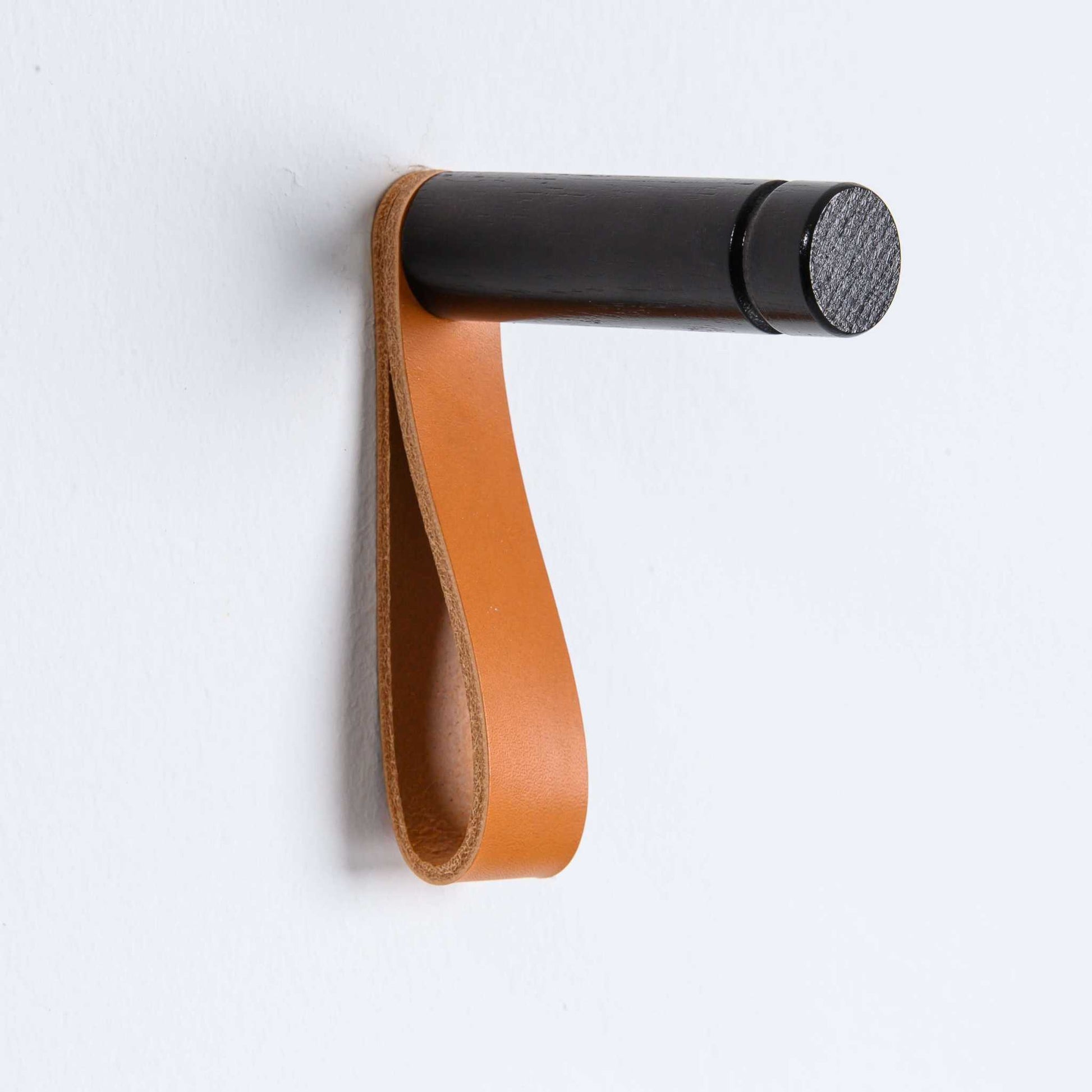 wandhaak met leren riem