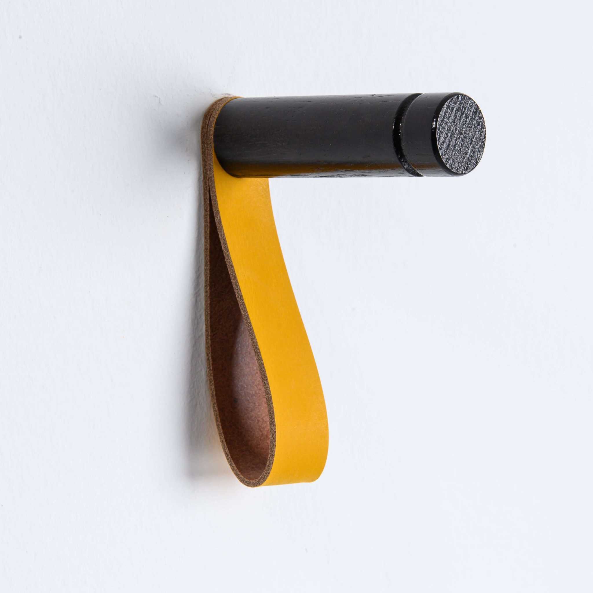 wandhaak met leren riem