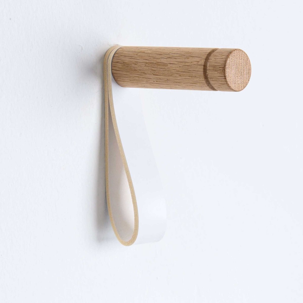 Oak wood wall hook with leather strap
